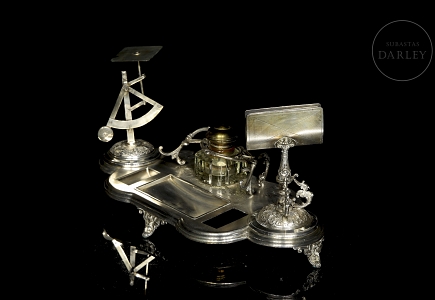 Completo juego de escribanía en metal plateado, pps. s.XX