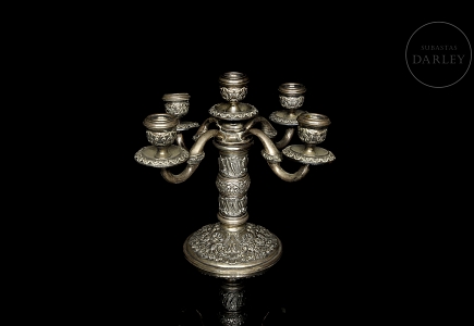 Candelabro de plata cincelada, s.XX