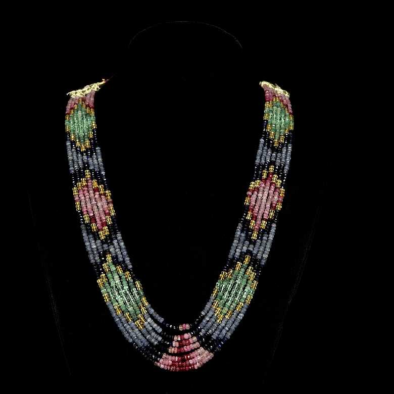 Collar de siete hileras y piedras variadas, India