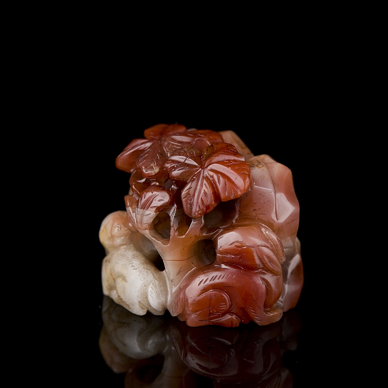 Carved Nanhong agate ‘Rabbits and leaves’, Qing dynasty