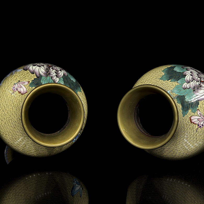 Pair of cloisonné vases 