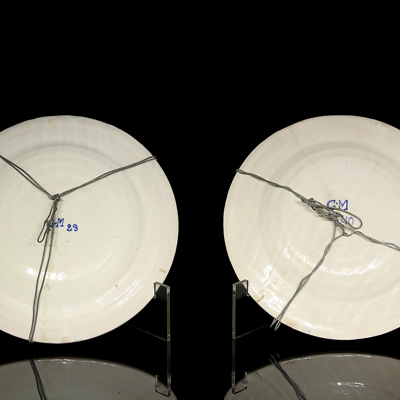 一对瓦伦西亚釉面陶瓷盘，20世纪