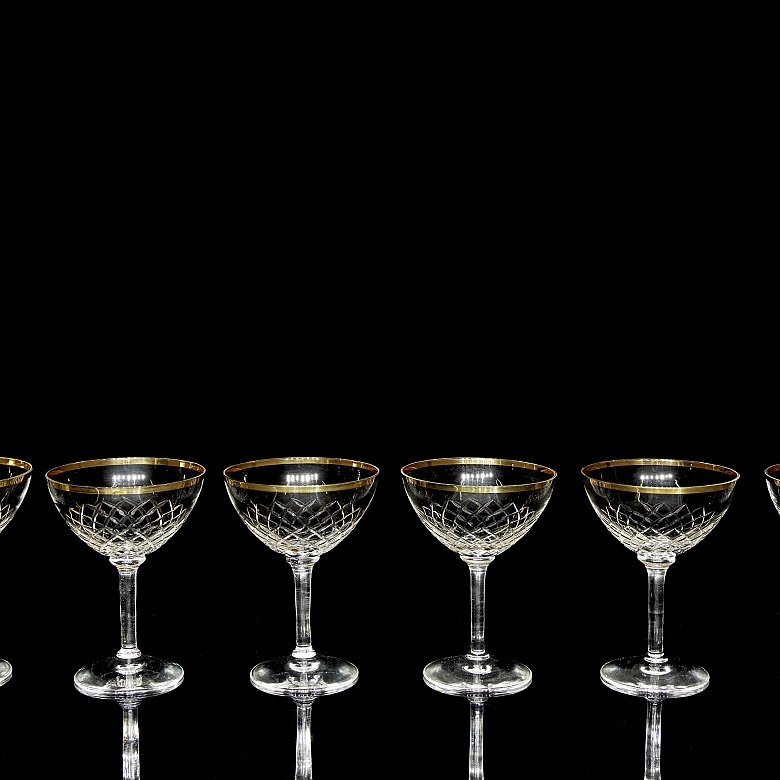 Conjunto de seis copas de licor con filo dorado, s.XX
