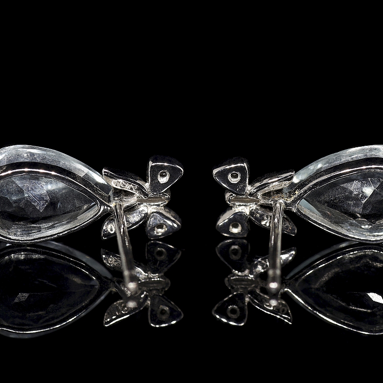 Pendientes de oro blanco de 18k con aguamarinas y diamantes