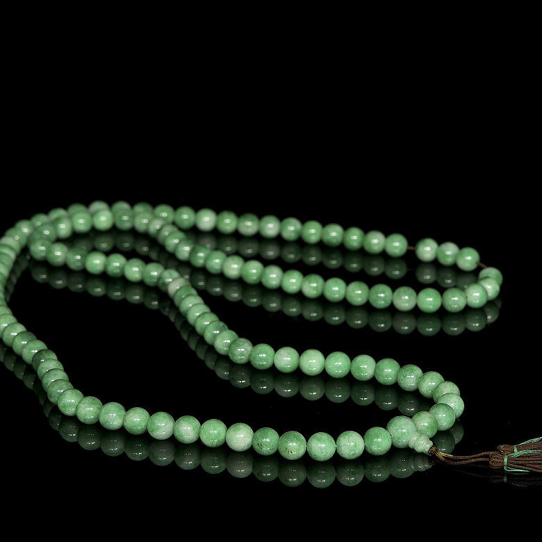 Collar de ciento ocho cuentas de jadeíta, dinastía Qing