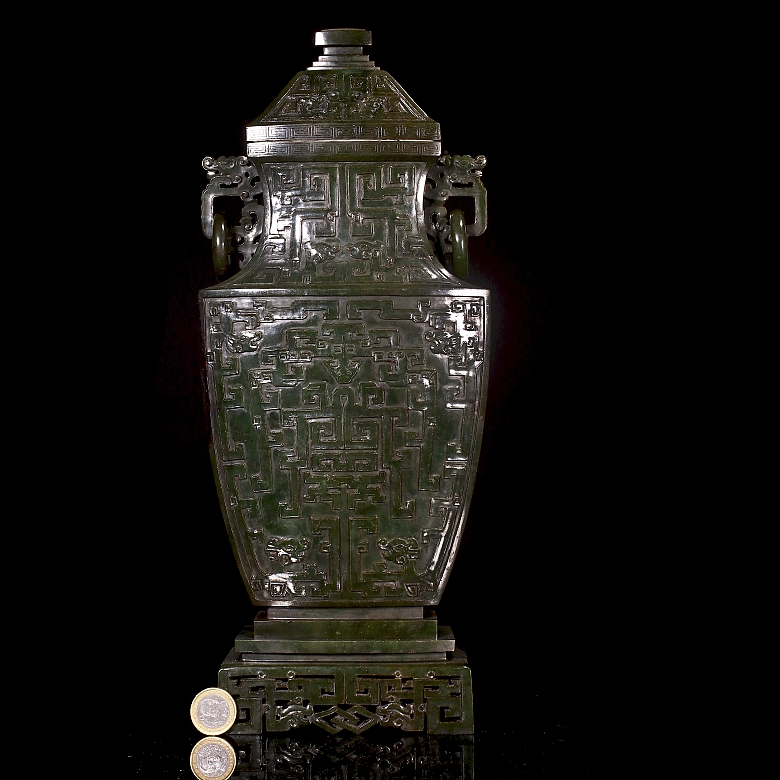 Large spinach green jade vase ‘Archaic Dragon’, Qing dynasty
