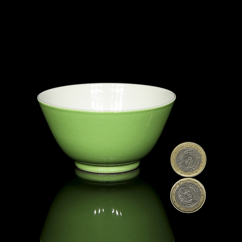 Cuenco de porcelana con esmalte verde, con marca Yongzheng
