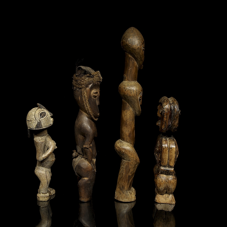 Conjunto de cuatro figuras rituales, Congo y África Central, s.XX