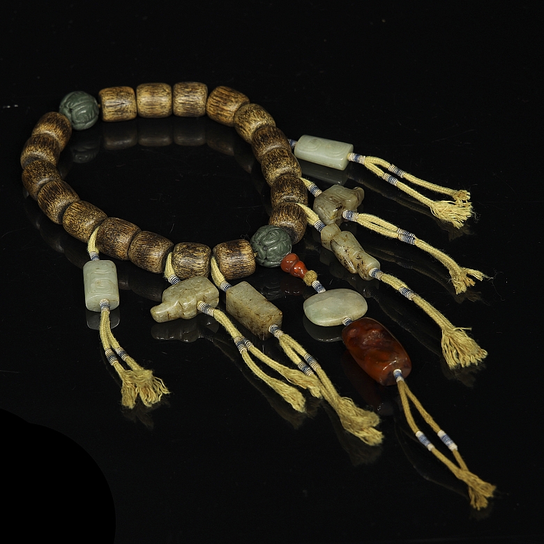 Mala de madera de Chenxiamu y jade tallado, dinastía Qing