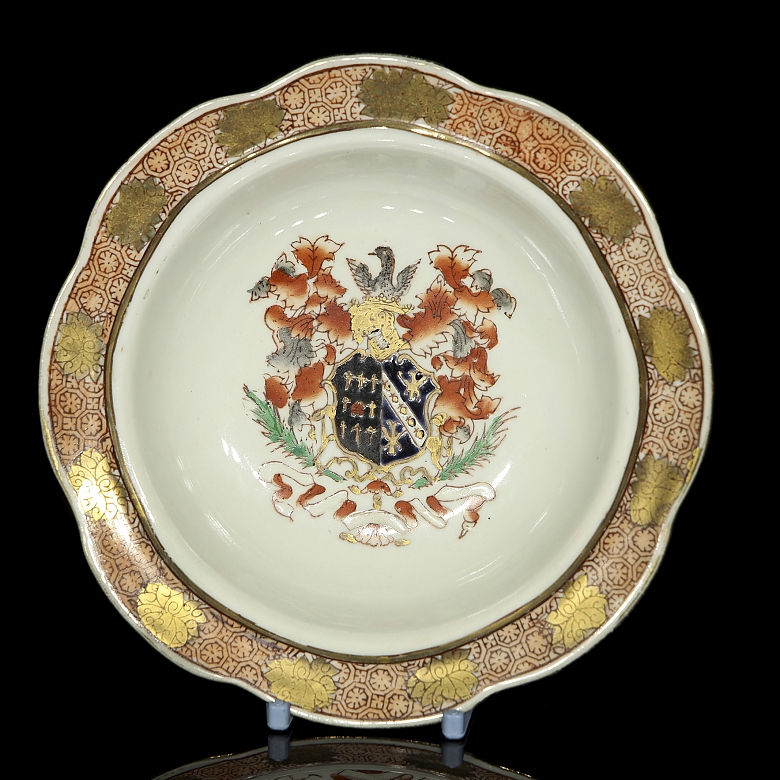 Pareja de platos de porcelana