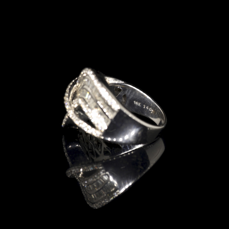 Anillo de oro blanco de 18 kt con diamantes