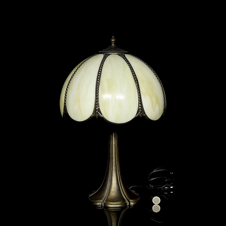 Tiffany-style table lamp, 20th century
