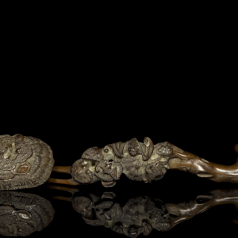 Ruyi de madera “Lingzhi”, dinastía Qing