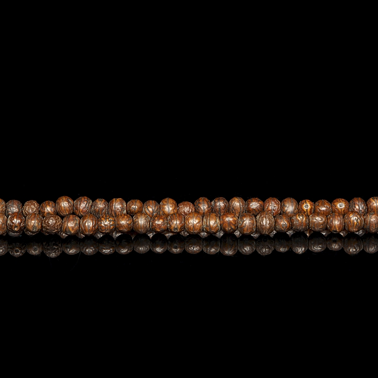 Mala with 113 Bodhi seed and agate beads, 20th century