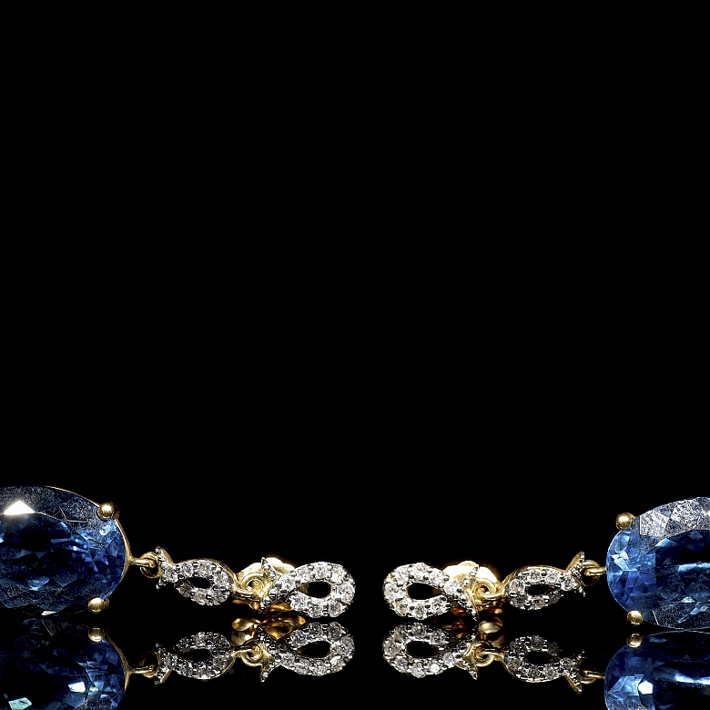 Pendientes en oro amarillo de 18k con topacios y diamantes