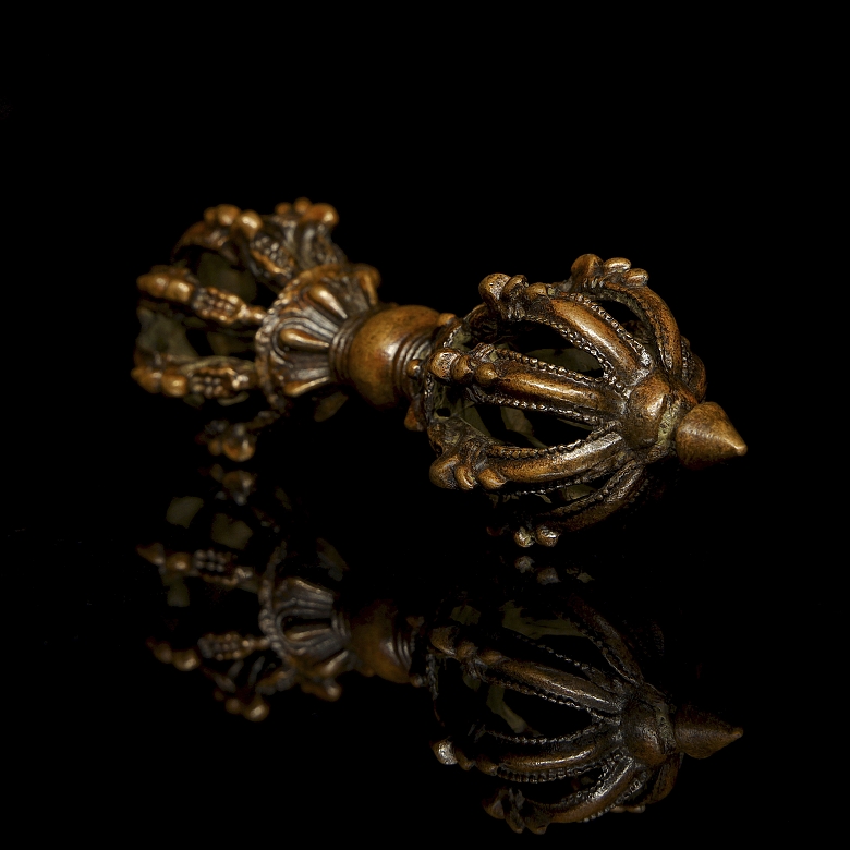 Instrumento ritual de bronce