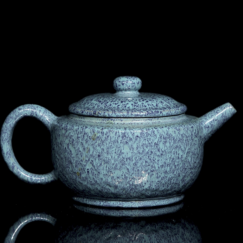 Tetera de cerámica con esmalte azul moteado