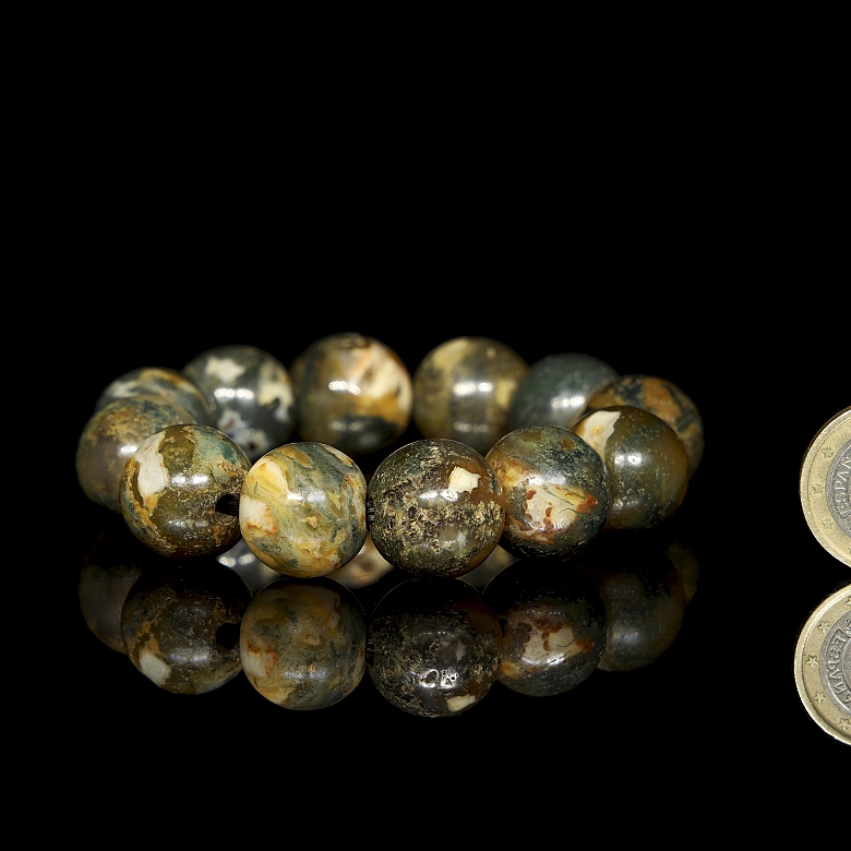 Antigua pulsera de doce cuentas de ágata tallada