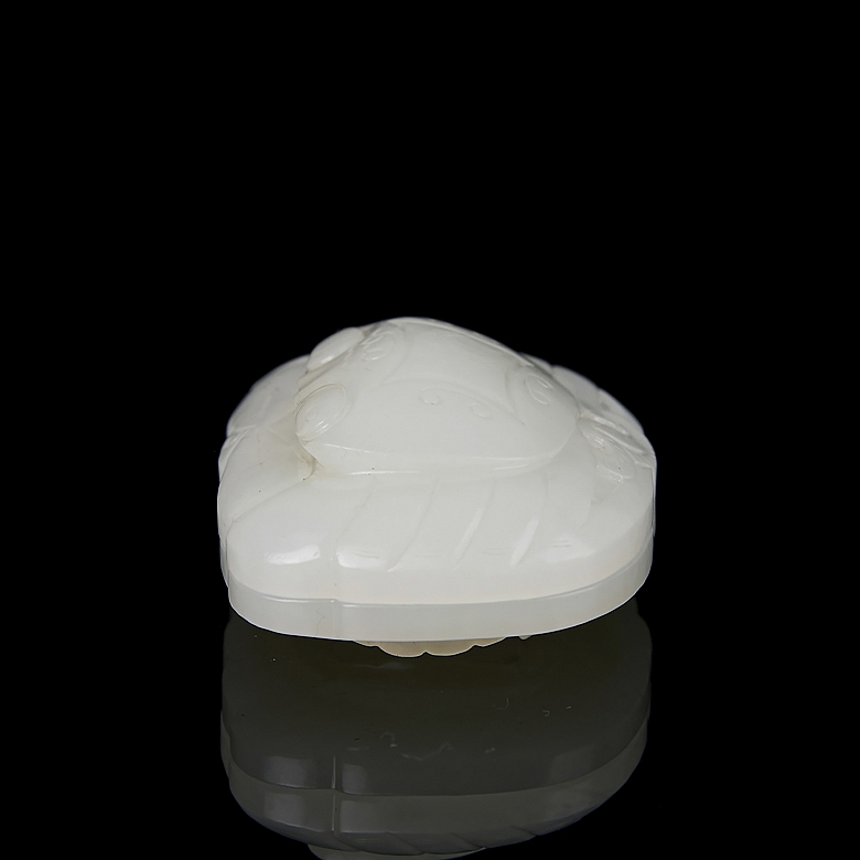 Hetian jade box ‘Crab’ Qing dynasty