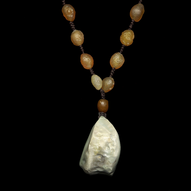 Necklace with agate beads, 20th century - 1