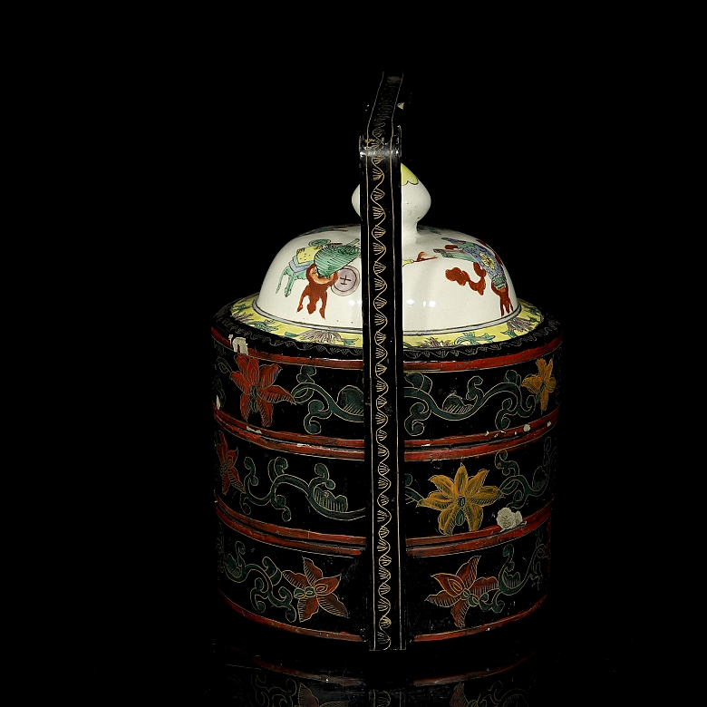 Wooden and porcelain box, Qing dynasty - 1