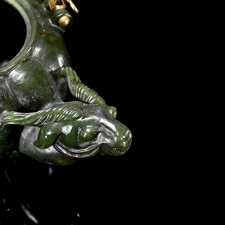 Tetera de jade espinaca y soporte cloisonné, con sello Qianlong