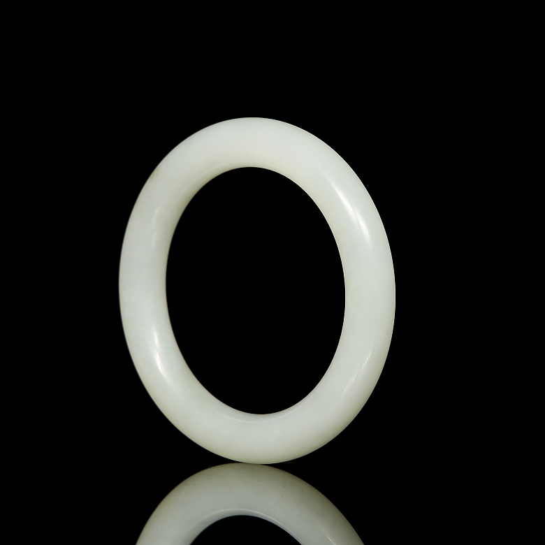 Esclava de jade blanco tallado, dinastía Qing