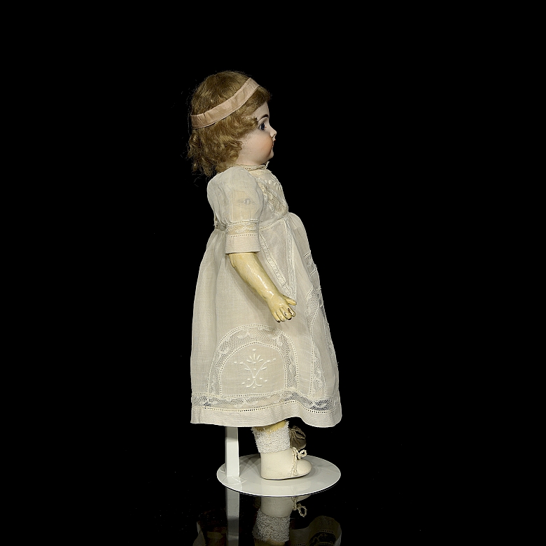 Muñeca de porcelana francesa