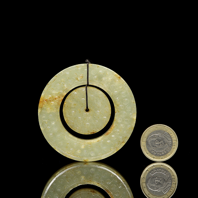 Colgante de jade tallado