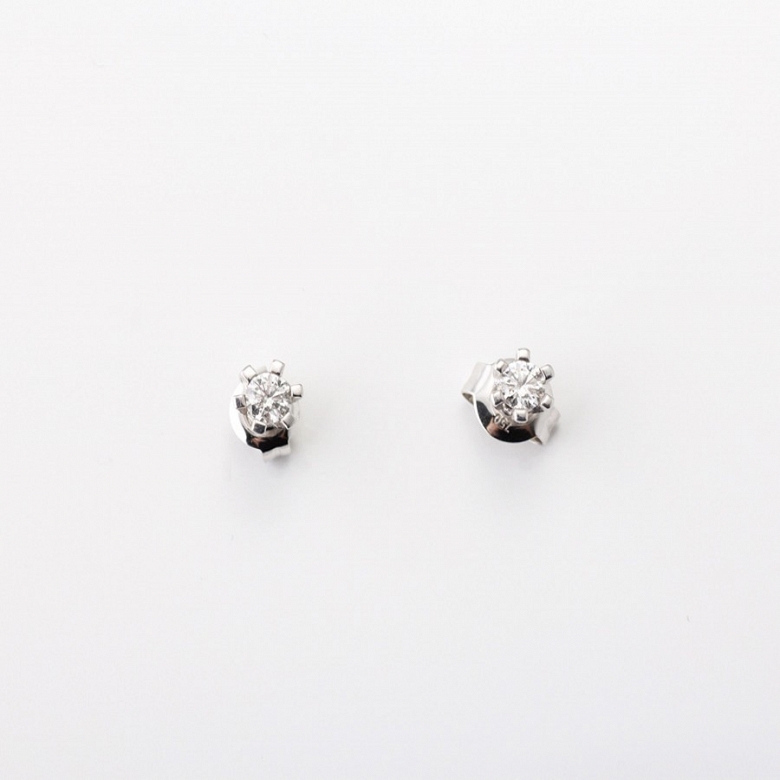 Pair of earrings in 18k gold diamond patterned Stud