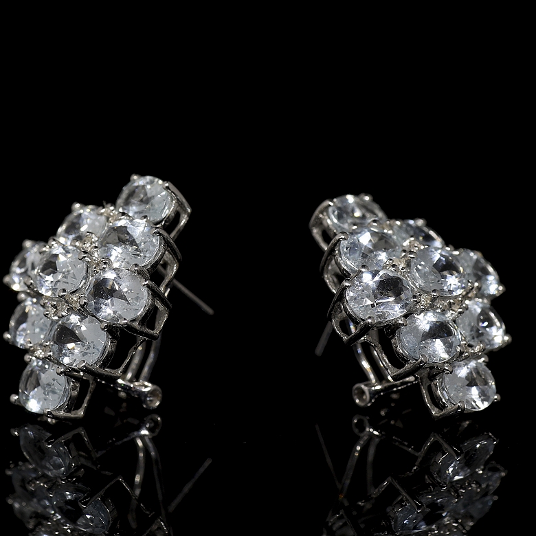 Pendientes de diamantes y aguamarinas en oro blanco de 18K
