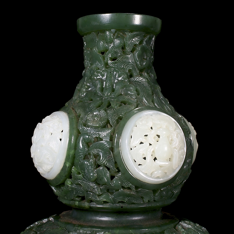 Jarrón Hulu de jade de Hetian blanco y verde espinaca, dinastía Qing
