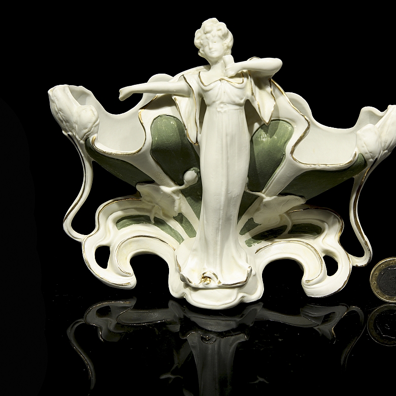 Pequeño centro de mesa estilo Art Nouveau 