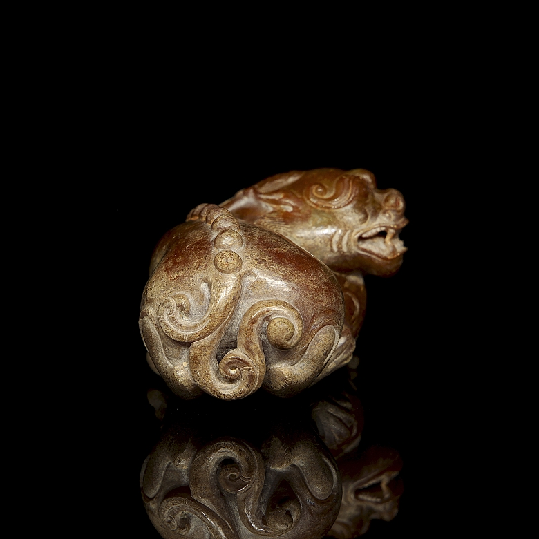 Figura de jade amarillo