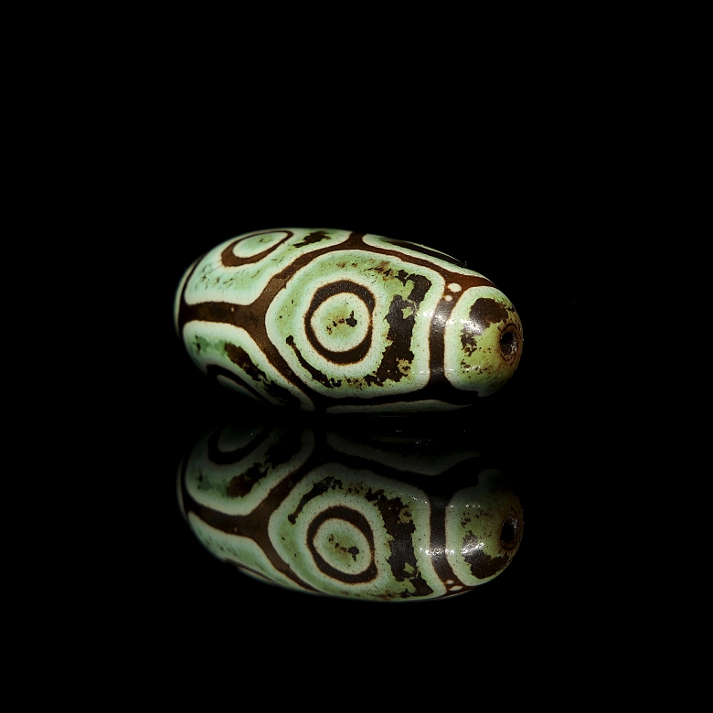 Cuenta de piedra tallada Dzi, Tíbet, dinastía Ming