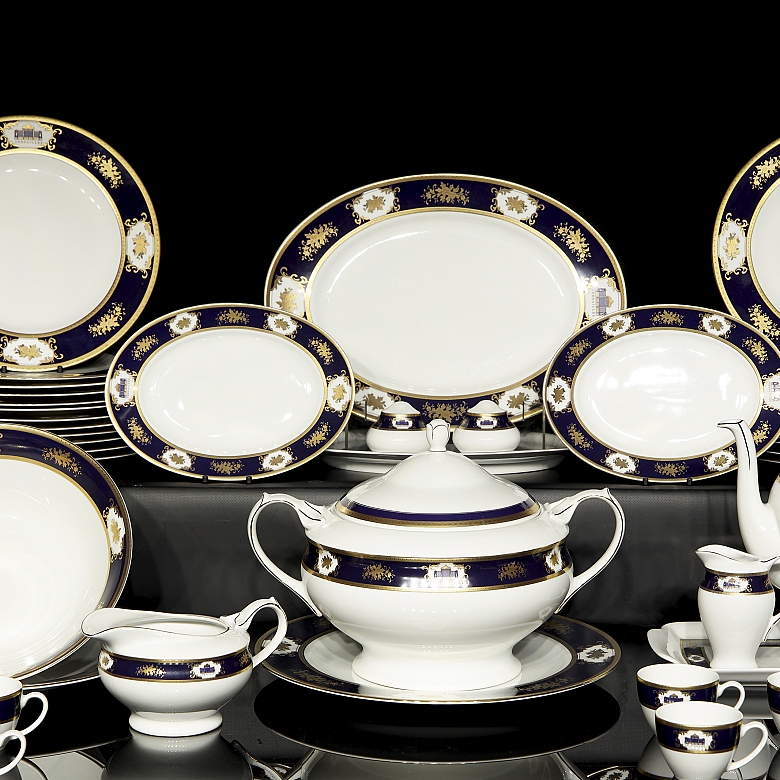 Versailles Fine Porcelain “Complete Tableware Set,” 20th century