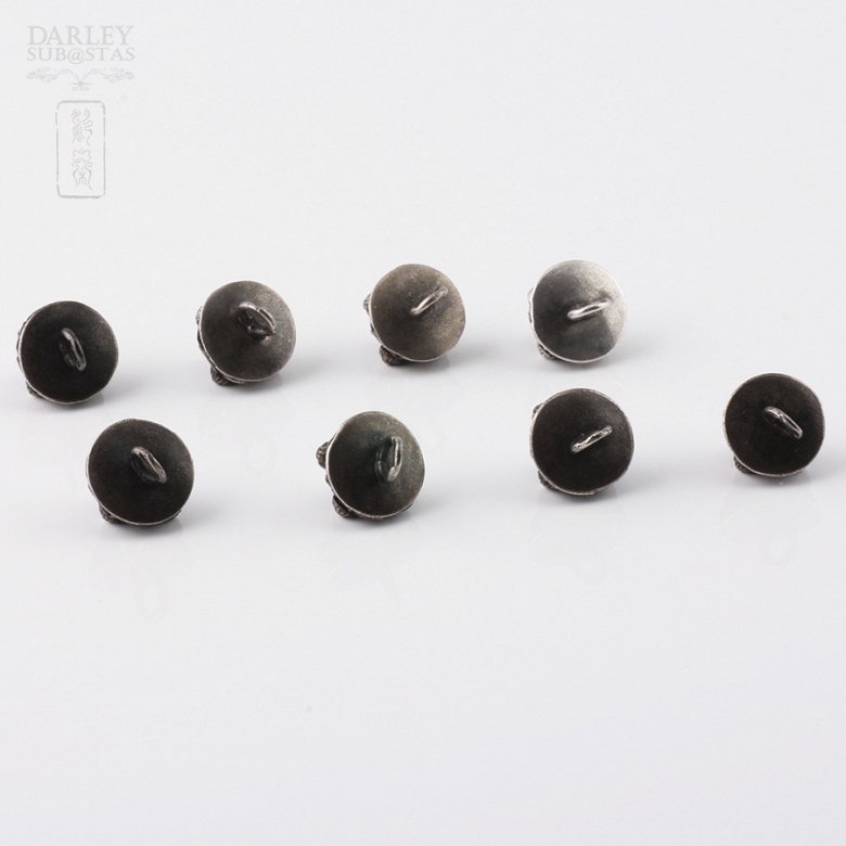 Ocho Botones Antiguos de plata ley del 1800 al 1900. - 2