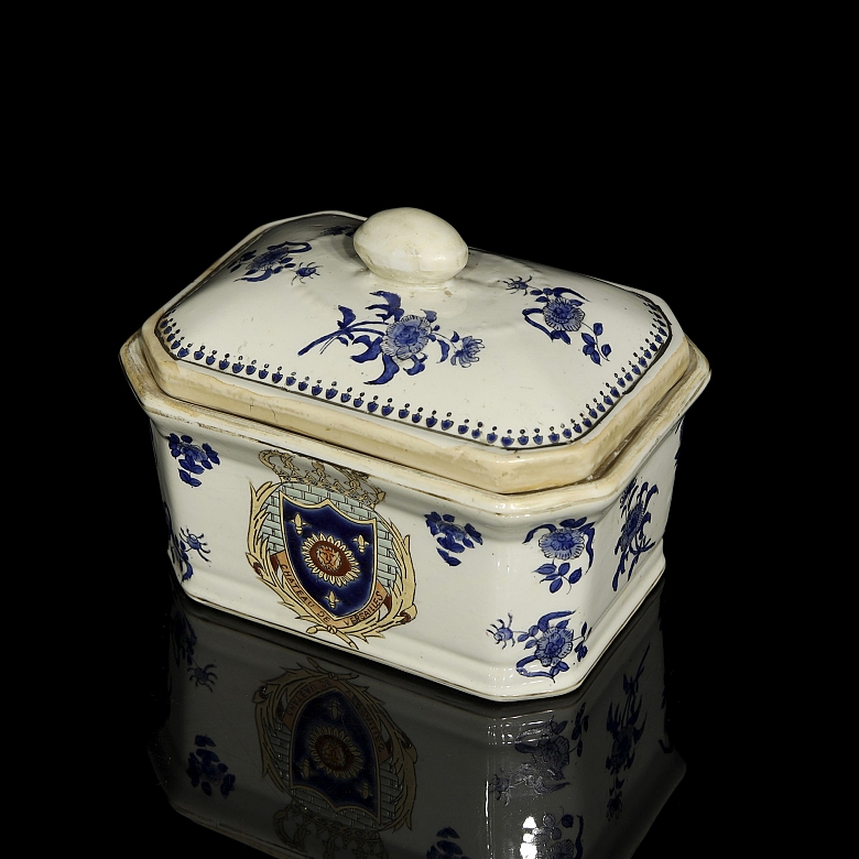 Caja de porcelana