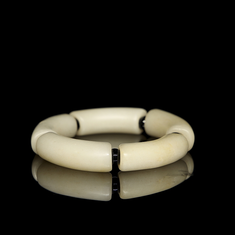 White jade bead bracelet, Zhou style