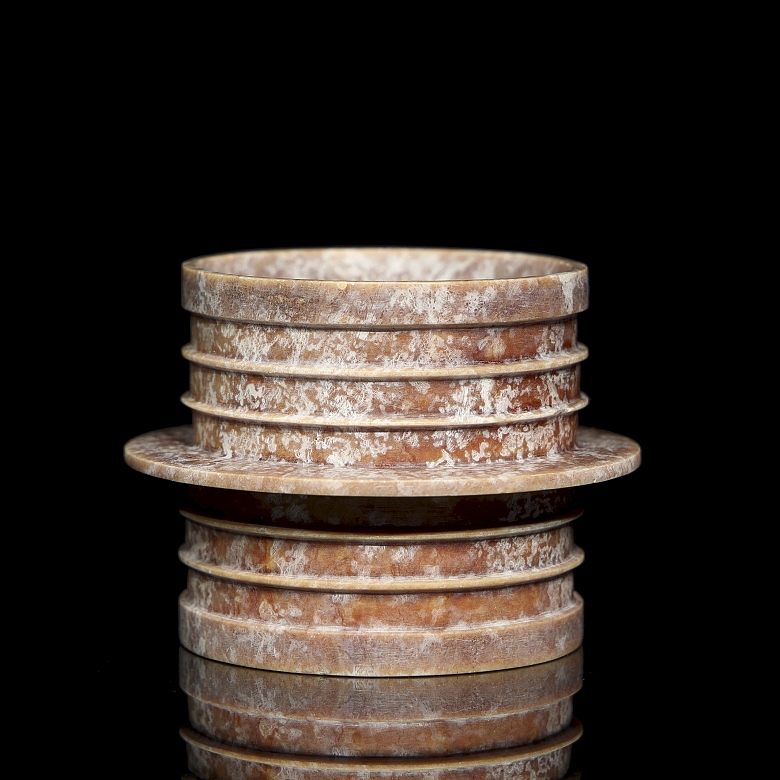 Ornamento de jade tallado, cultura Liangzhu