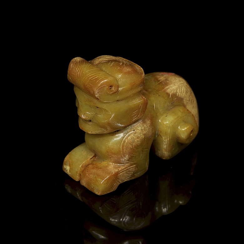 Figura zoomorfa de jade amarillo, dinastía Shang