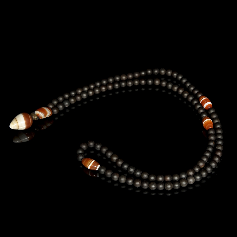 Collar de ciento ocho cuentas de ágata negra y Dzi, dinastía Liao