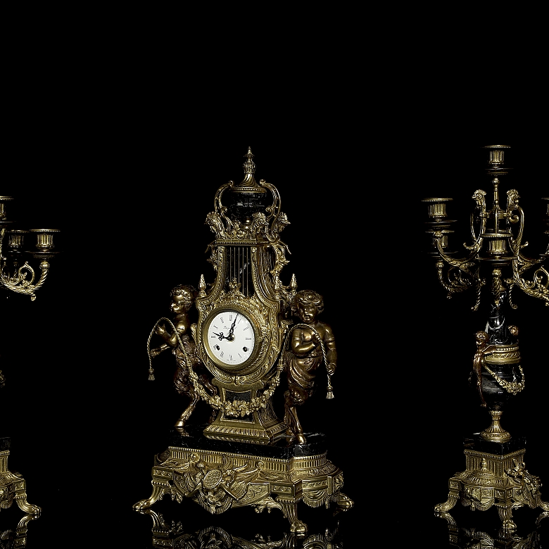 Mantel clock with Imperial garnish, by Franz Hermle Brevettato