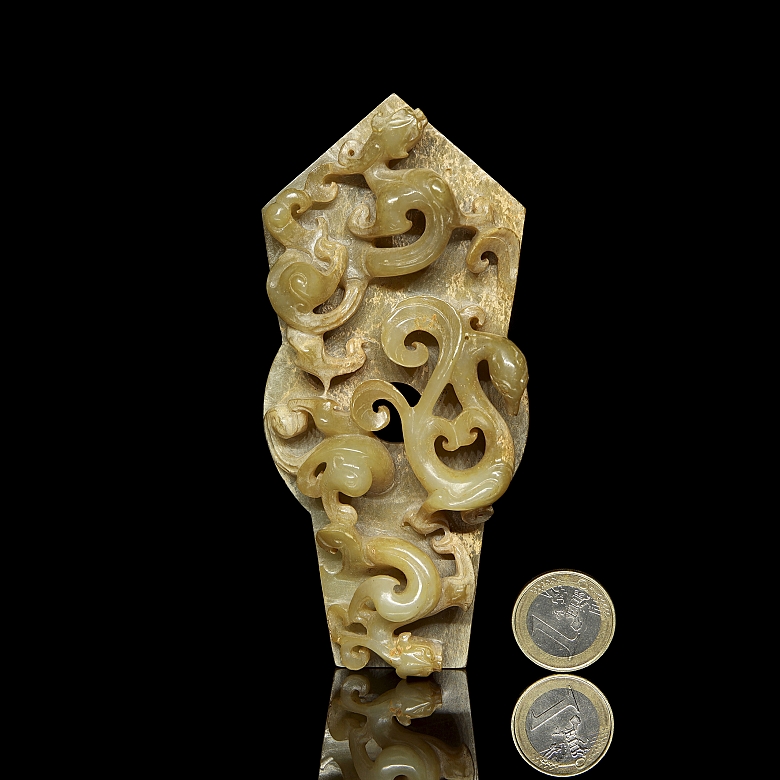 Carved jade plaque “Dragon and phoenix,” Han dynasty