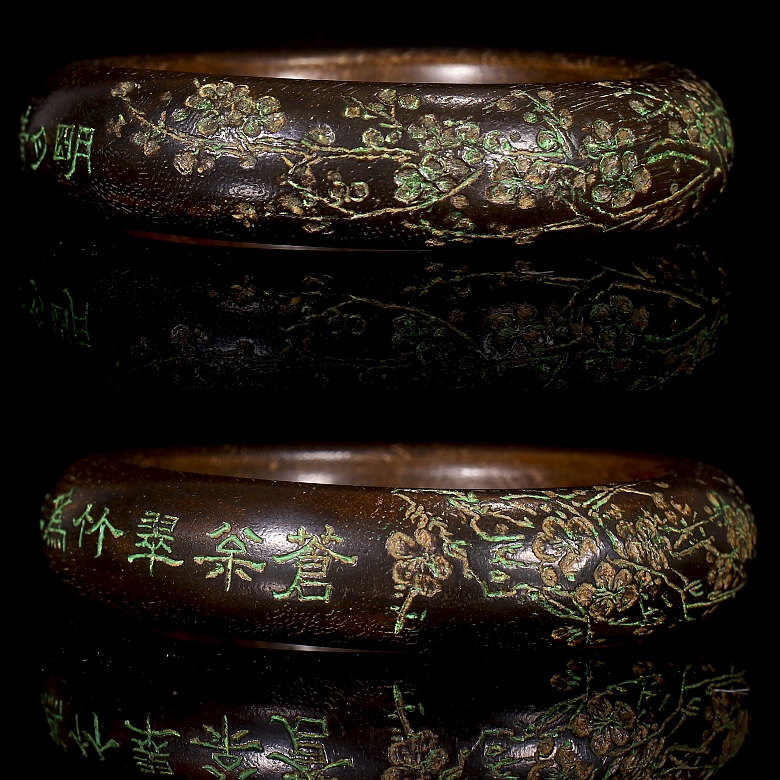 Pareja de brazaletes de madera de agar 