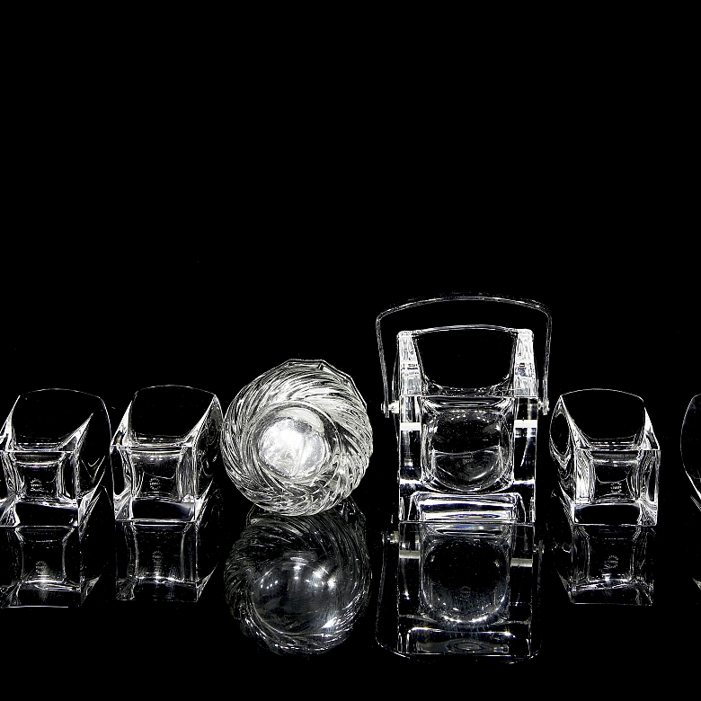 Juego para licor con cubitera y cinco vasos, s.XX