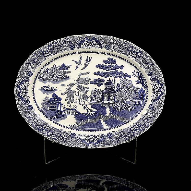 椭圆柳纹图案托盘，十九世纪