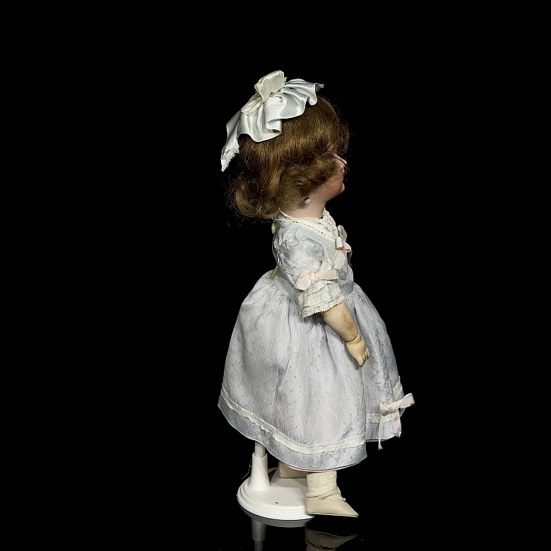 Muñeca de porcelana de gabinete de la SFBJ, Francia, pps. s.XX