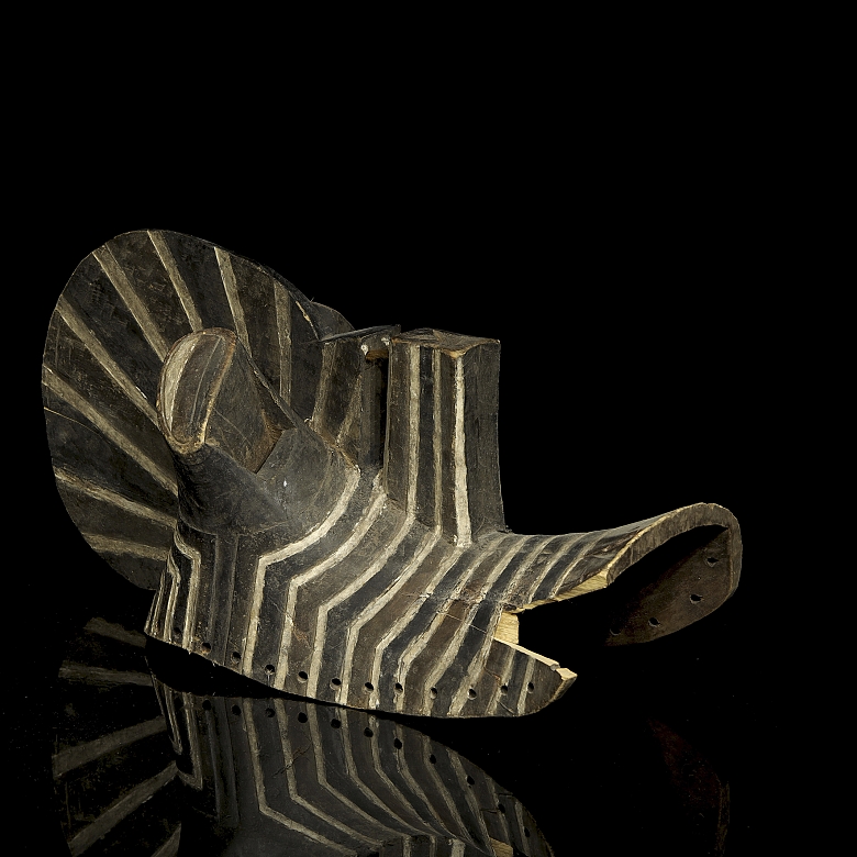 Máscara ceremonial Kifwebe, cultura Songye, R.D. del Congo, s.XX