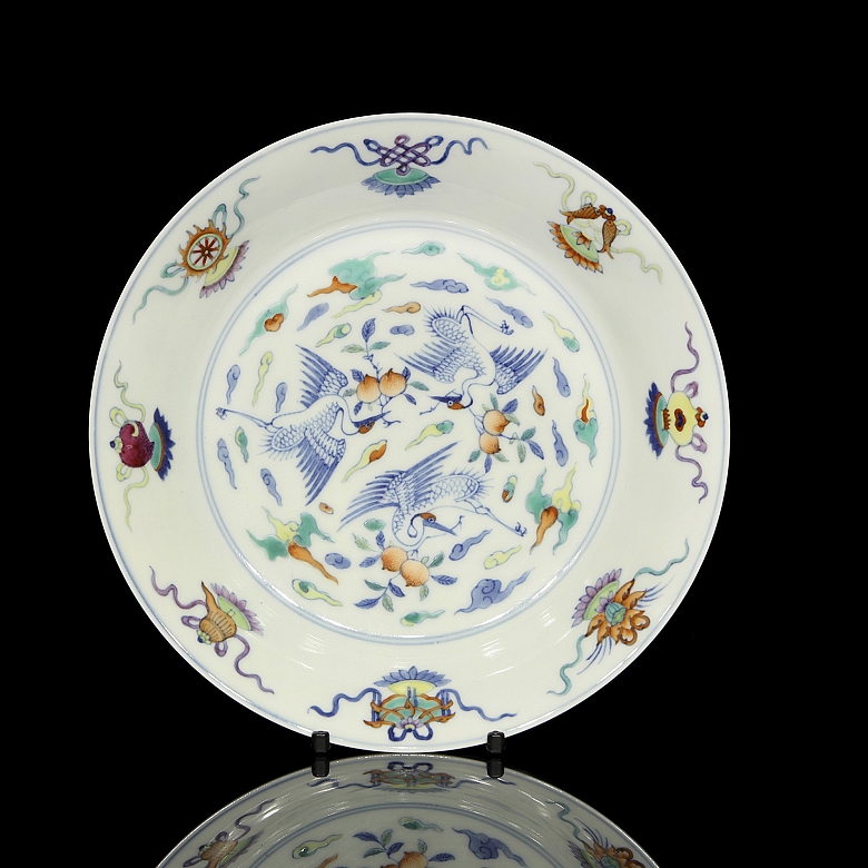 Glazed porcelain plate ‘Buddhist Emblems’, with Yongzheng mark